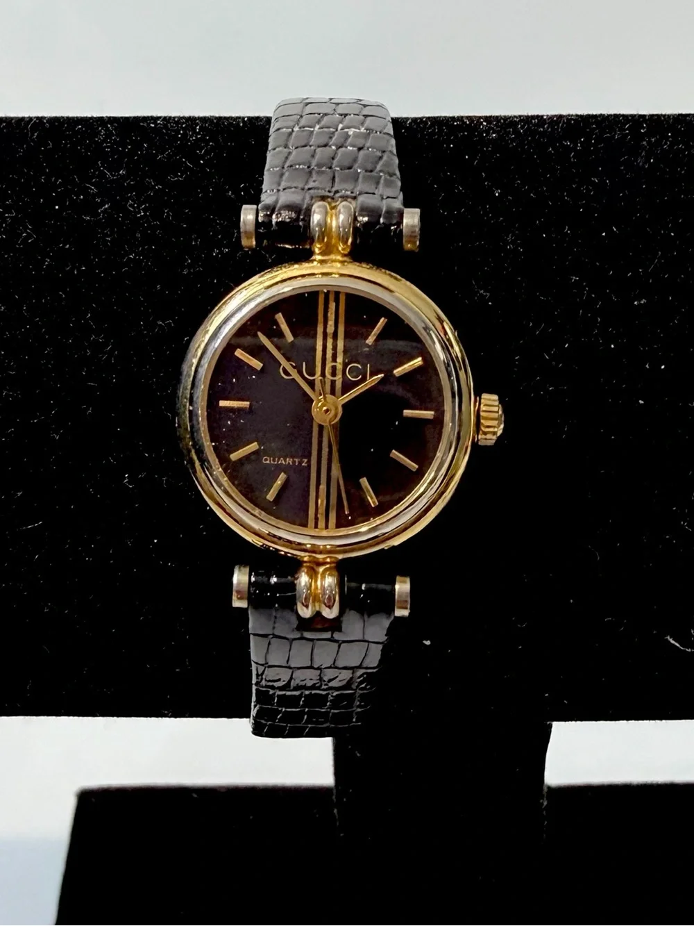 Gucci Bezel Watch Gold Tone For Parts Repair France Leather Wristband Bracelet